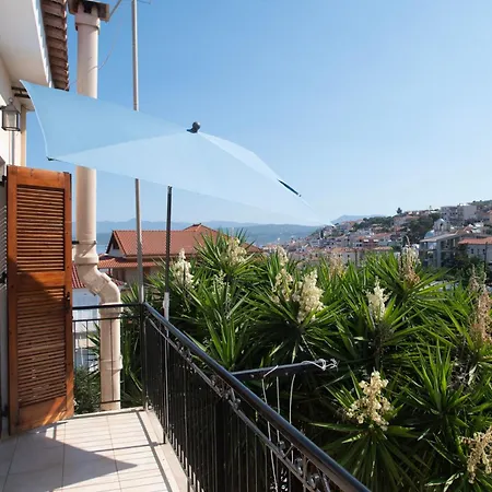 Dionphaie - διόνφαιη *